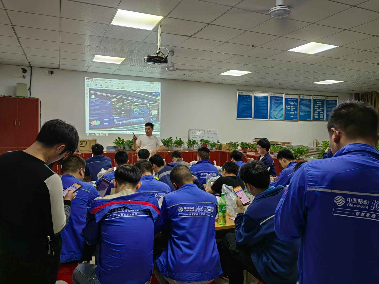 贵阳俊赫社会化媒体营销有限公司为中移铁通有限公司安全用电培训